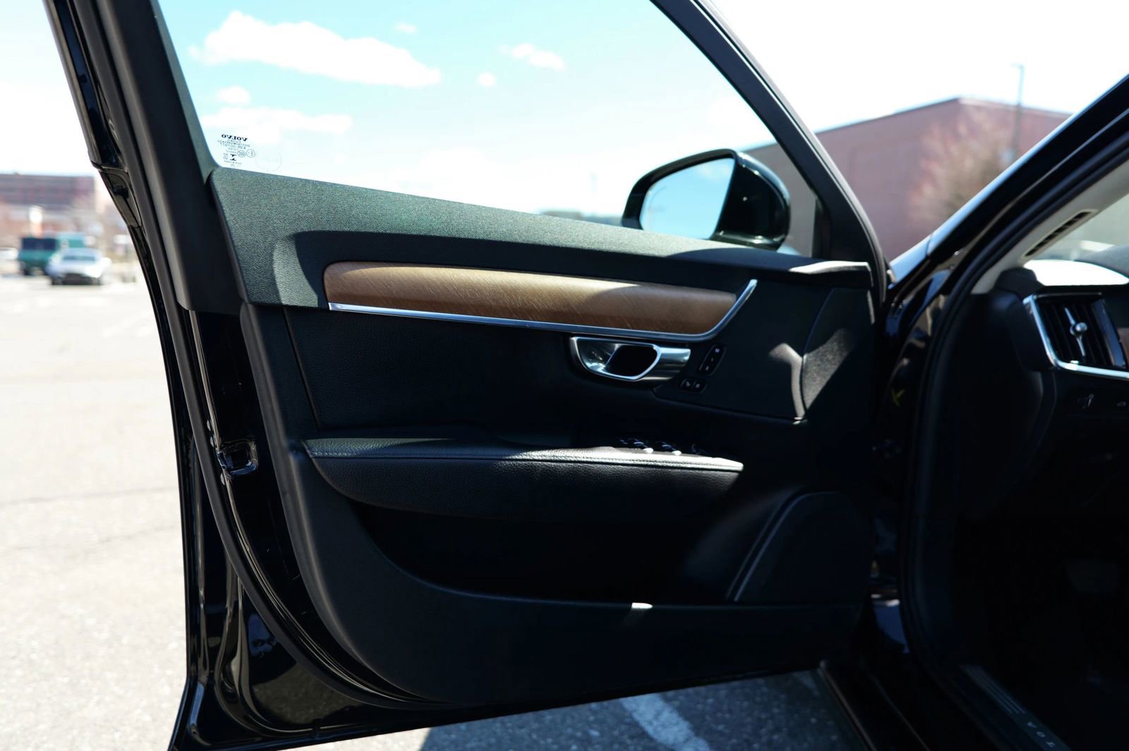 Used 2021 Volvo S90 T6 Momentum image 17