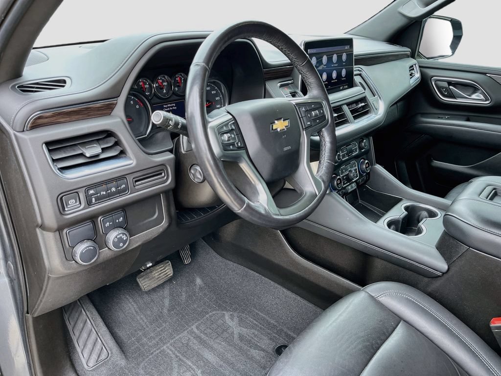 Used 2021 Chevrolet Suburban LT w/ Luxury Package RWD image 17