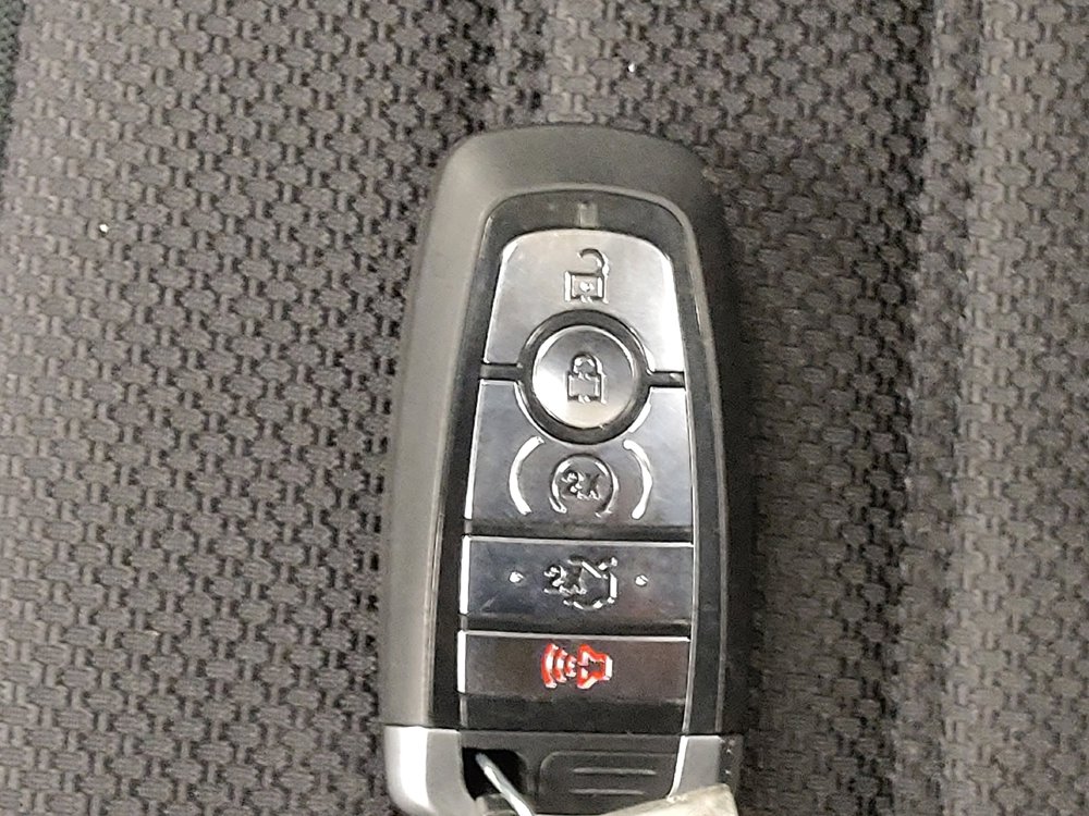 Used 2020 Ford Fusion SE image 32