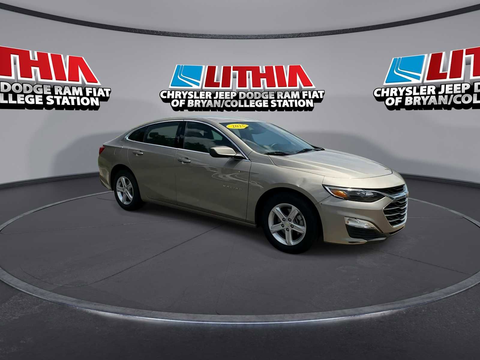 Used 2025 Chevrolet Malibu LS FWD image 2