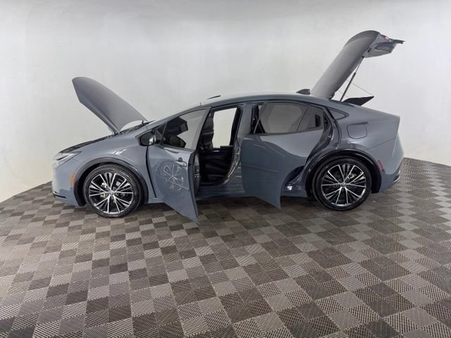 Used 2025 Toyota Prius XLE FWD image 16