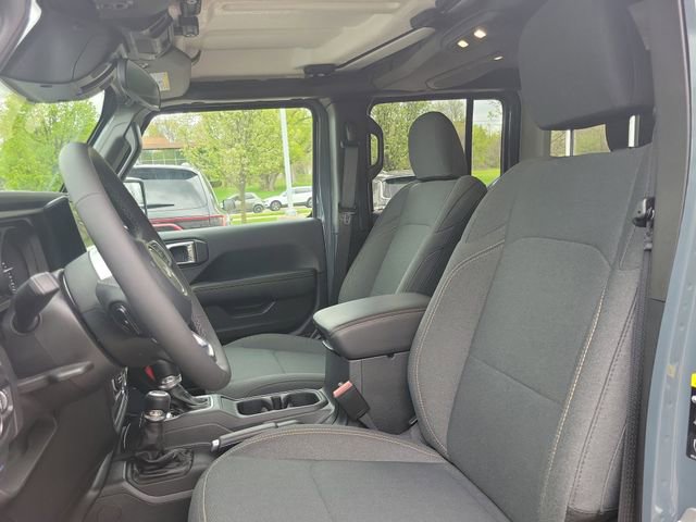 Used 2025 Jeep Wrangler Unlimited Sahara AWD/4WD image 5