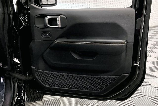 Used 2026 Jeep Wrangler Unlimited Sahara AWD/4WD image 23