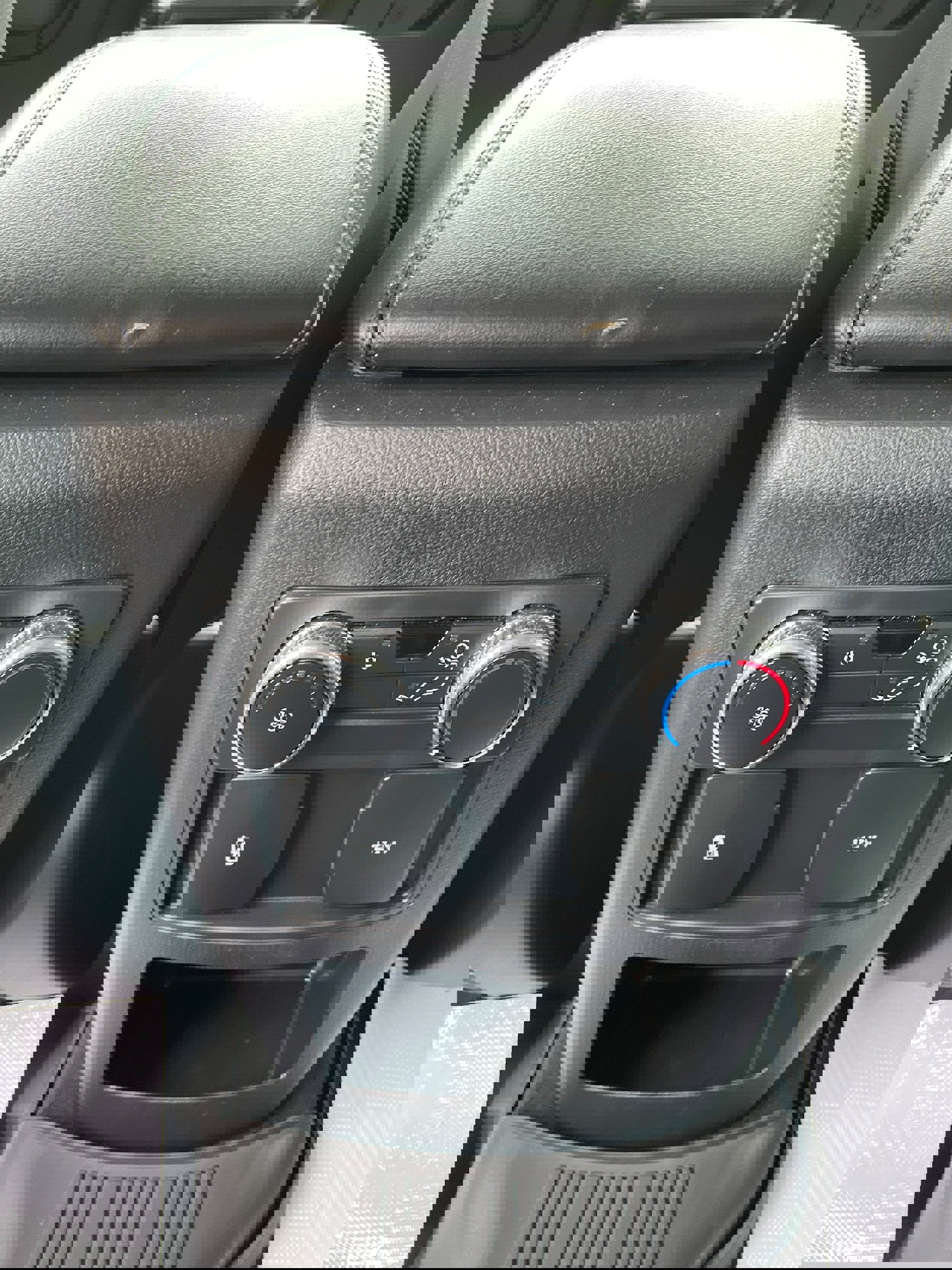 Used 2021 Ford Explorer XLT w/ Equipment Group 202A image 28