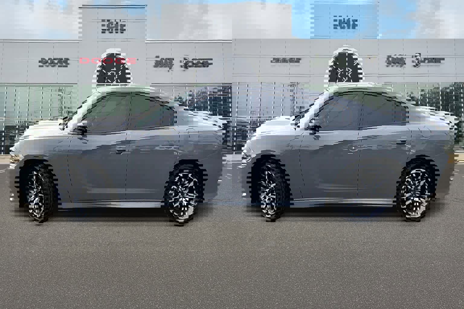 Used 2023 Dodge Charger R/T w/ Technology Group image 3