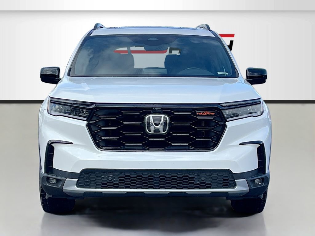 Used 2025 Honda Pilot TrailSport image 2