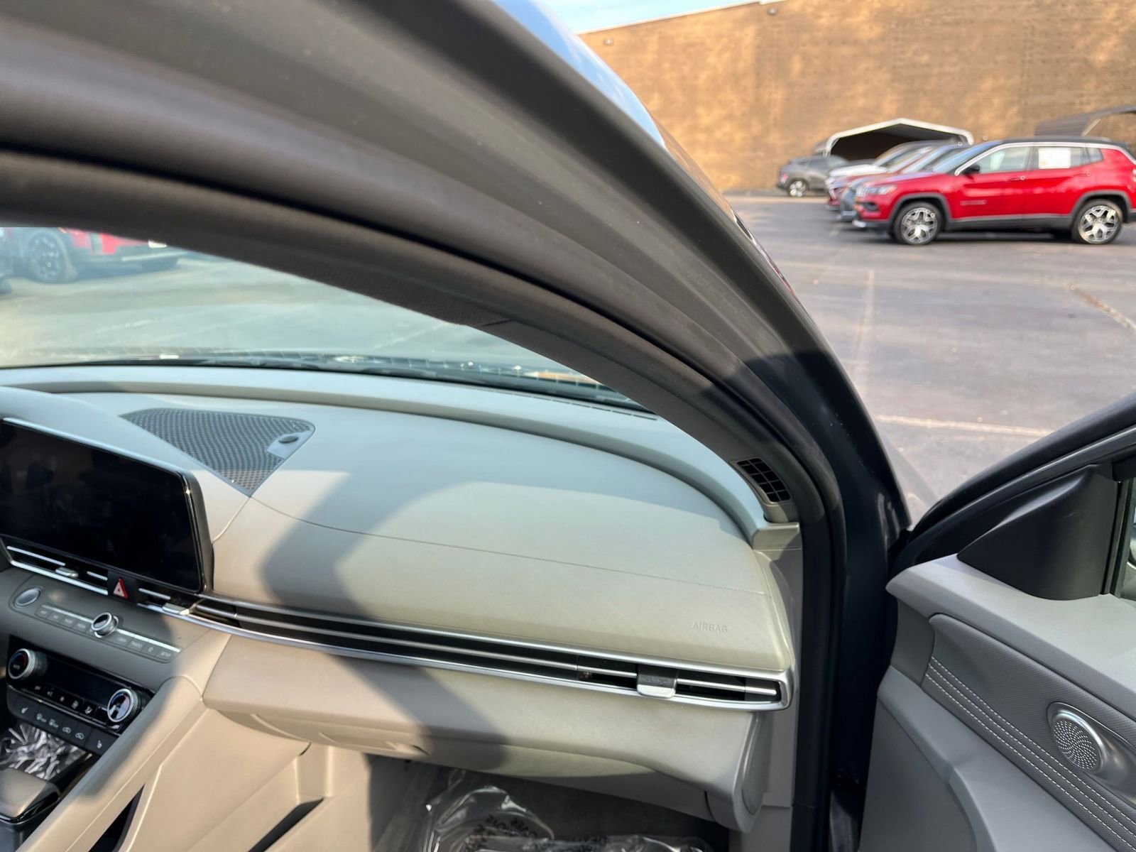 Used 2025 Hyundai Elantra SEL image 33