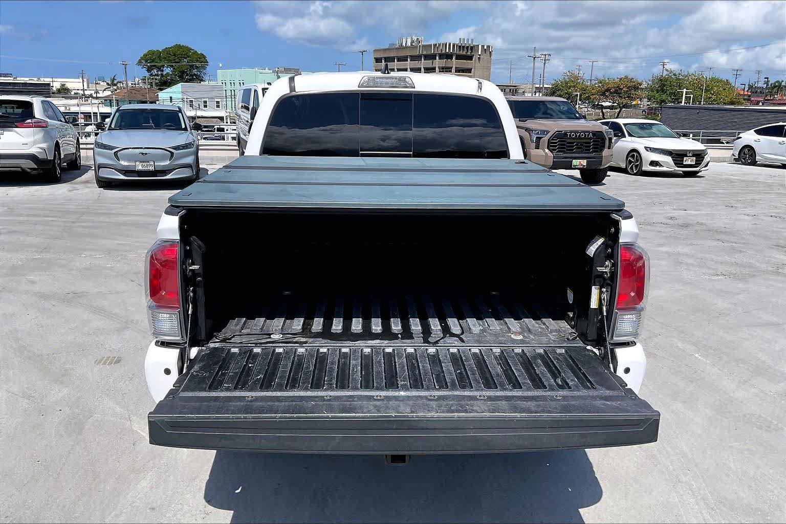 Used 2017 Toyota Tacoma Limited w/ Tow Package AWD/4WD image 18