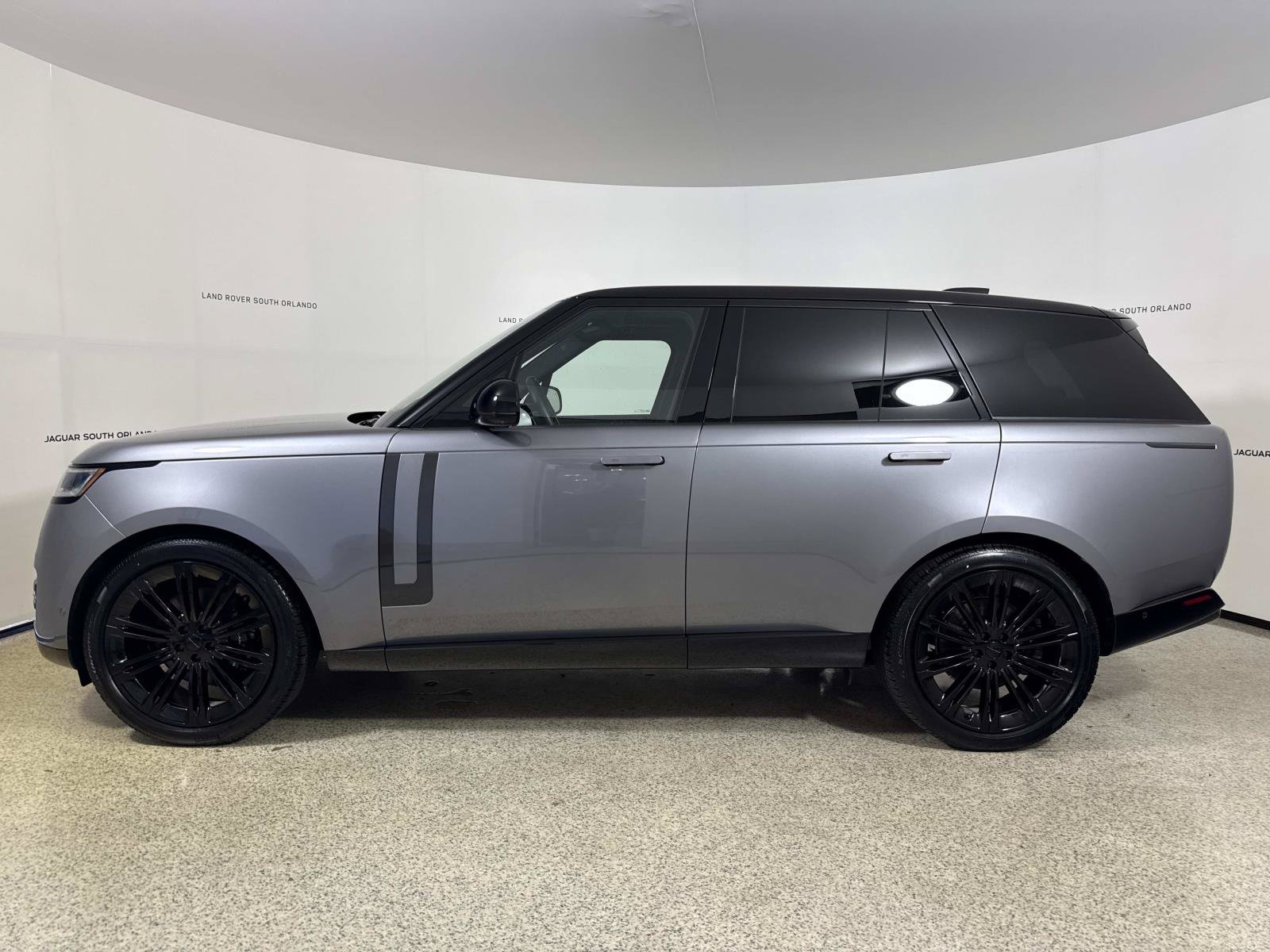 New 2026 Land Rover Range Rover SE AWD/4WD image 2