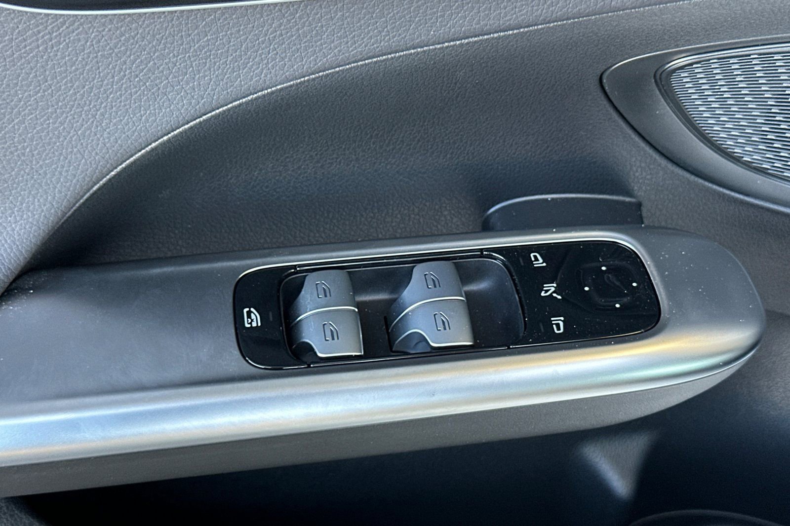 New 2025 Mercedes-Benz C 300 4MATIC Sedan image 23