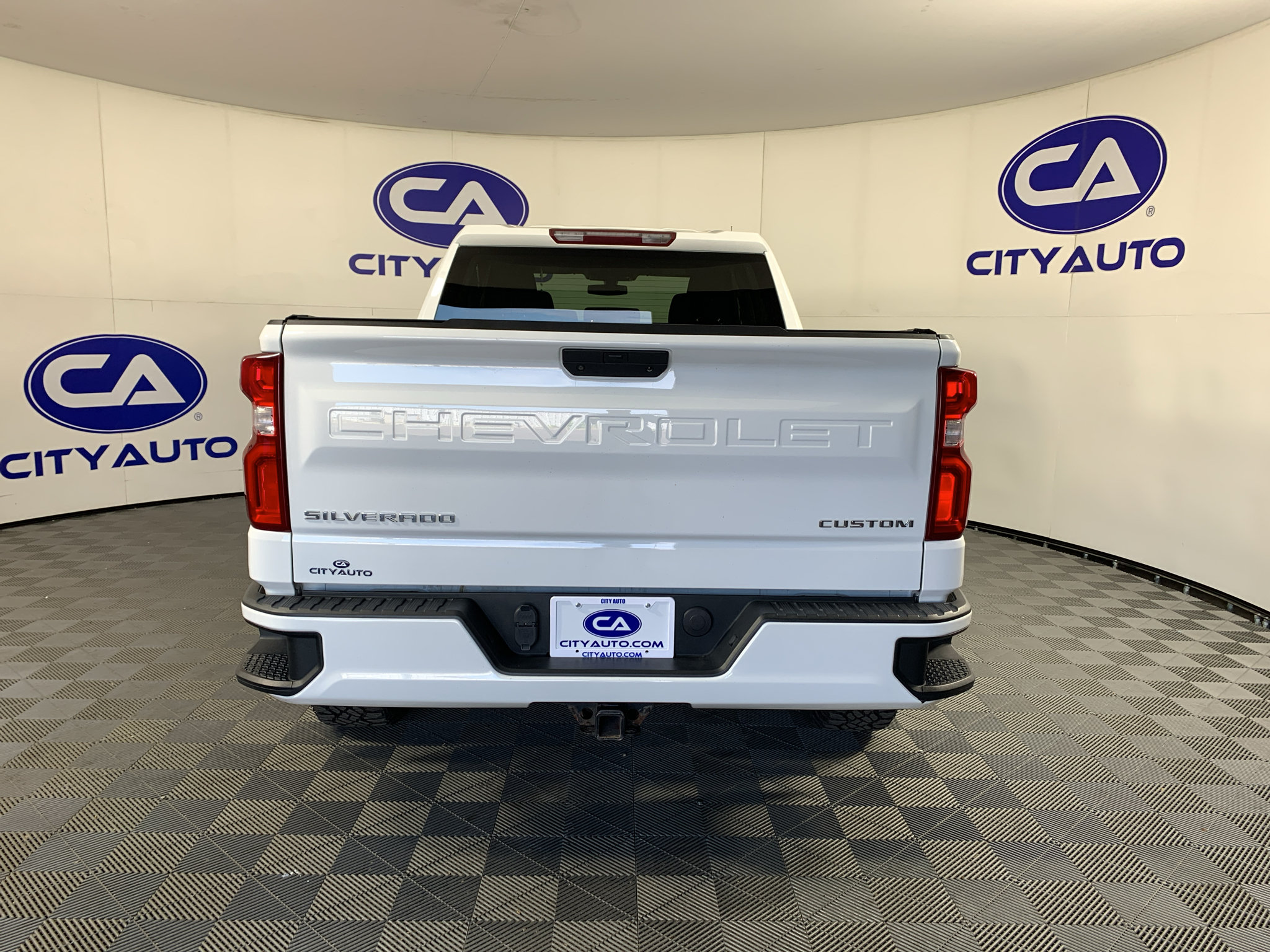 Used 2020 Chevrolet Silverado 1500 Custom w/ Custom Value Package AWD/4WD image 4