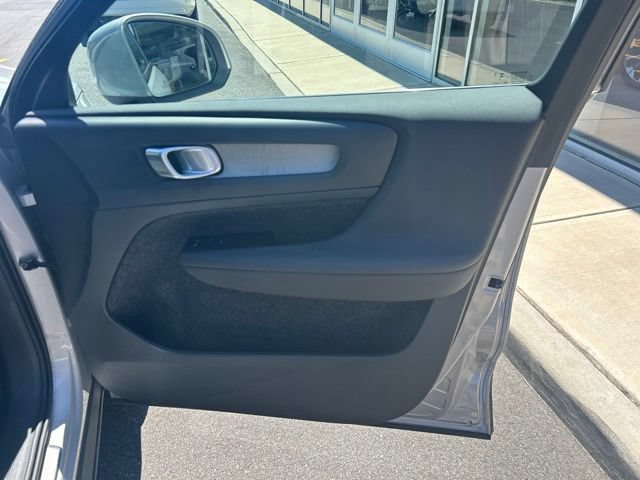 Certified 2025 Volvo XC40 B5 Core AWD/4WD image 14