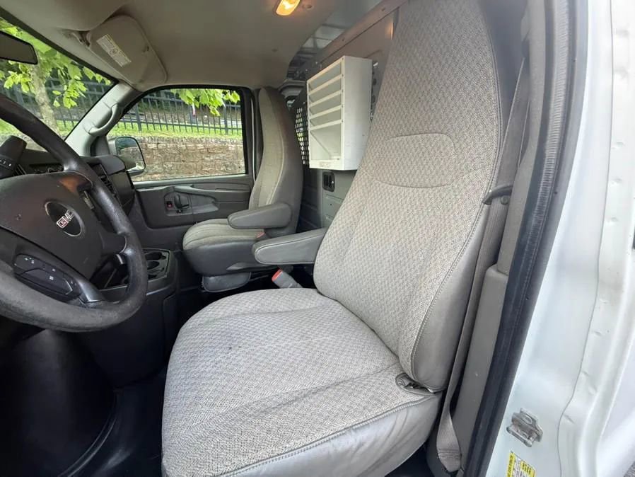 Used 2014 GMC Savana 2500 image 17