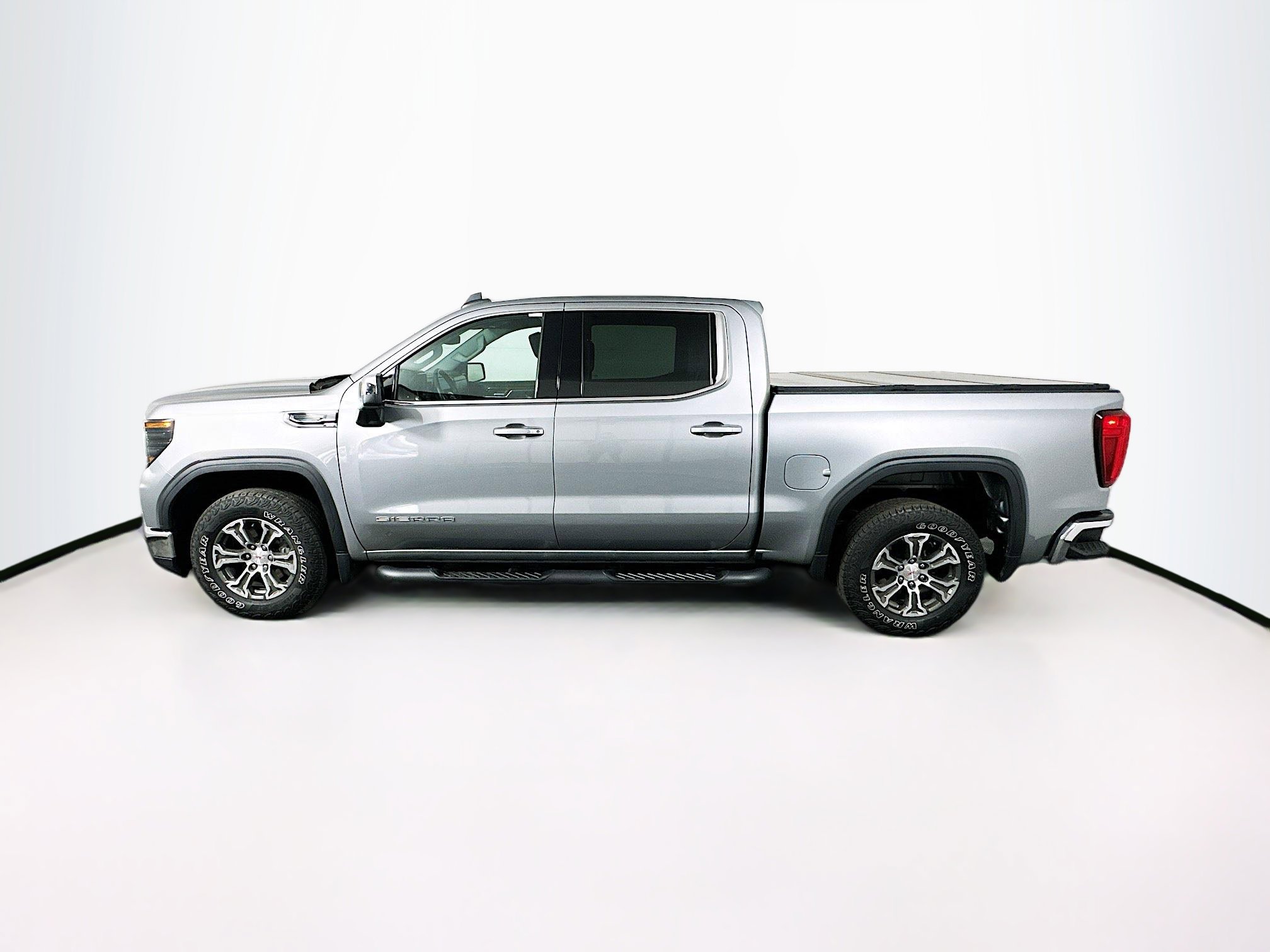 Used 2023 GMC Sierra 1500 SLE image 4