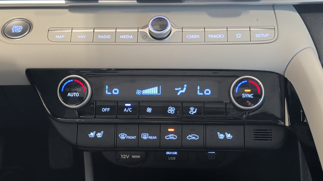 Certified 2025 Hyundai Elantra Limited FWD image 18