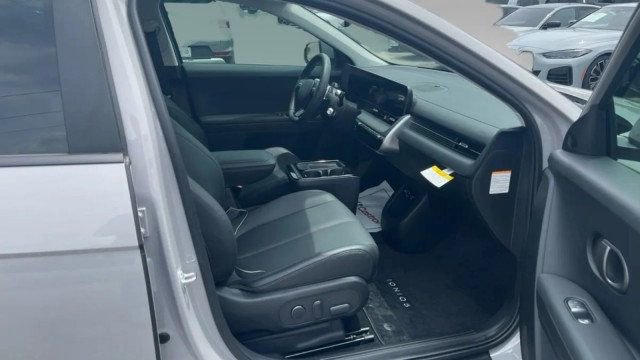 Used 2025 Hyundai Ioniq 5 SEL RWD image 3