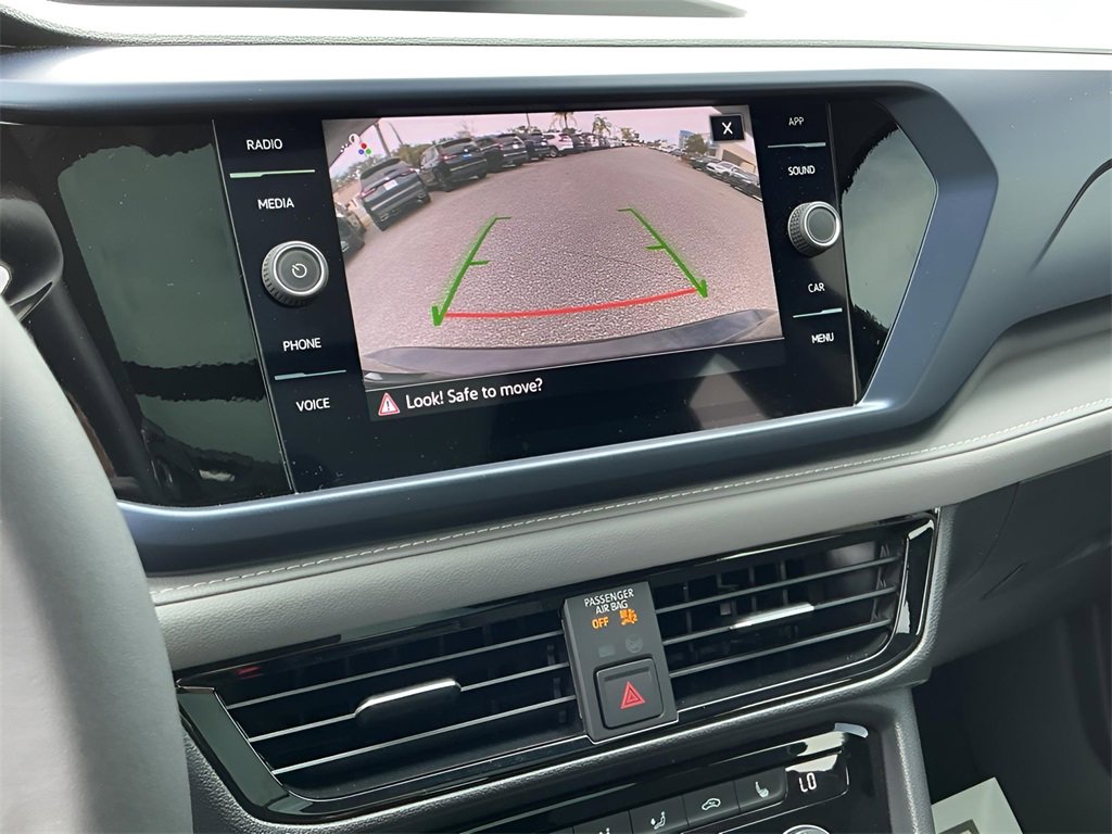 Used 2024 Volkswagen Taos SE w/ Panoramic Sunroof Package image 28