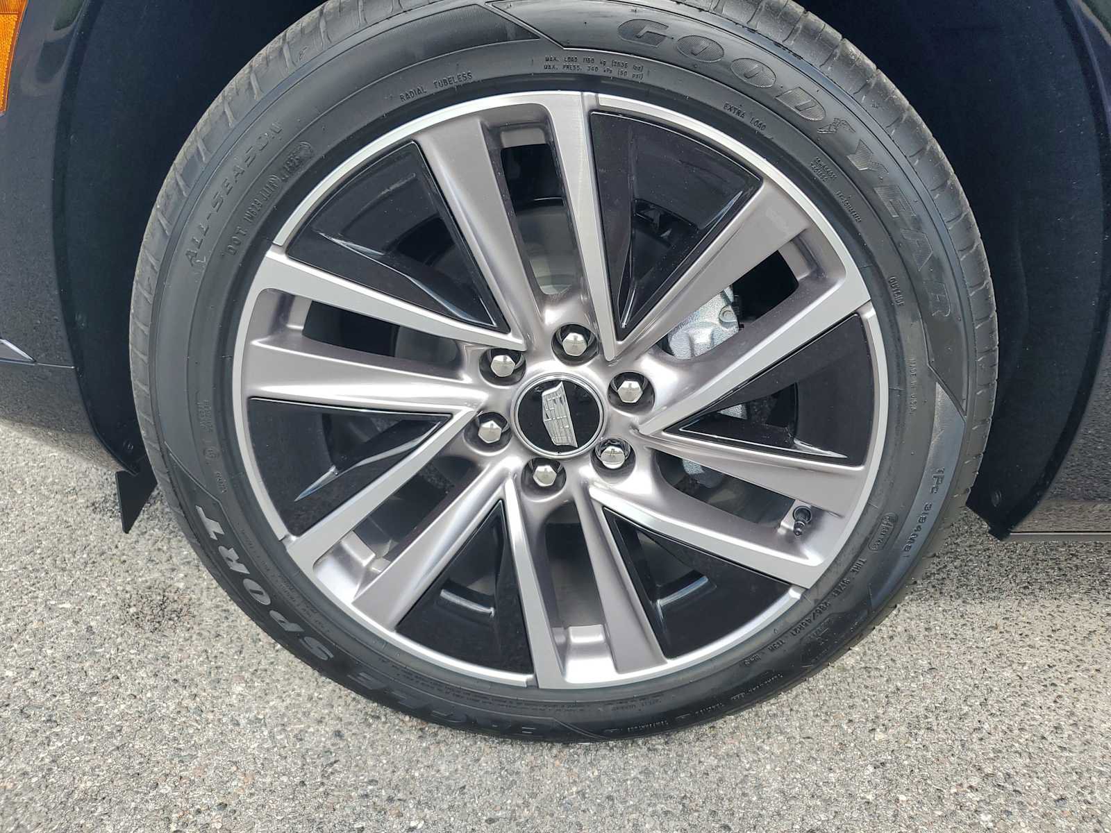 New 2026 Cadillac Vistiq Sport image 10