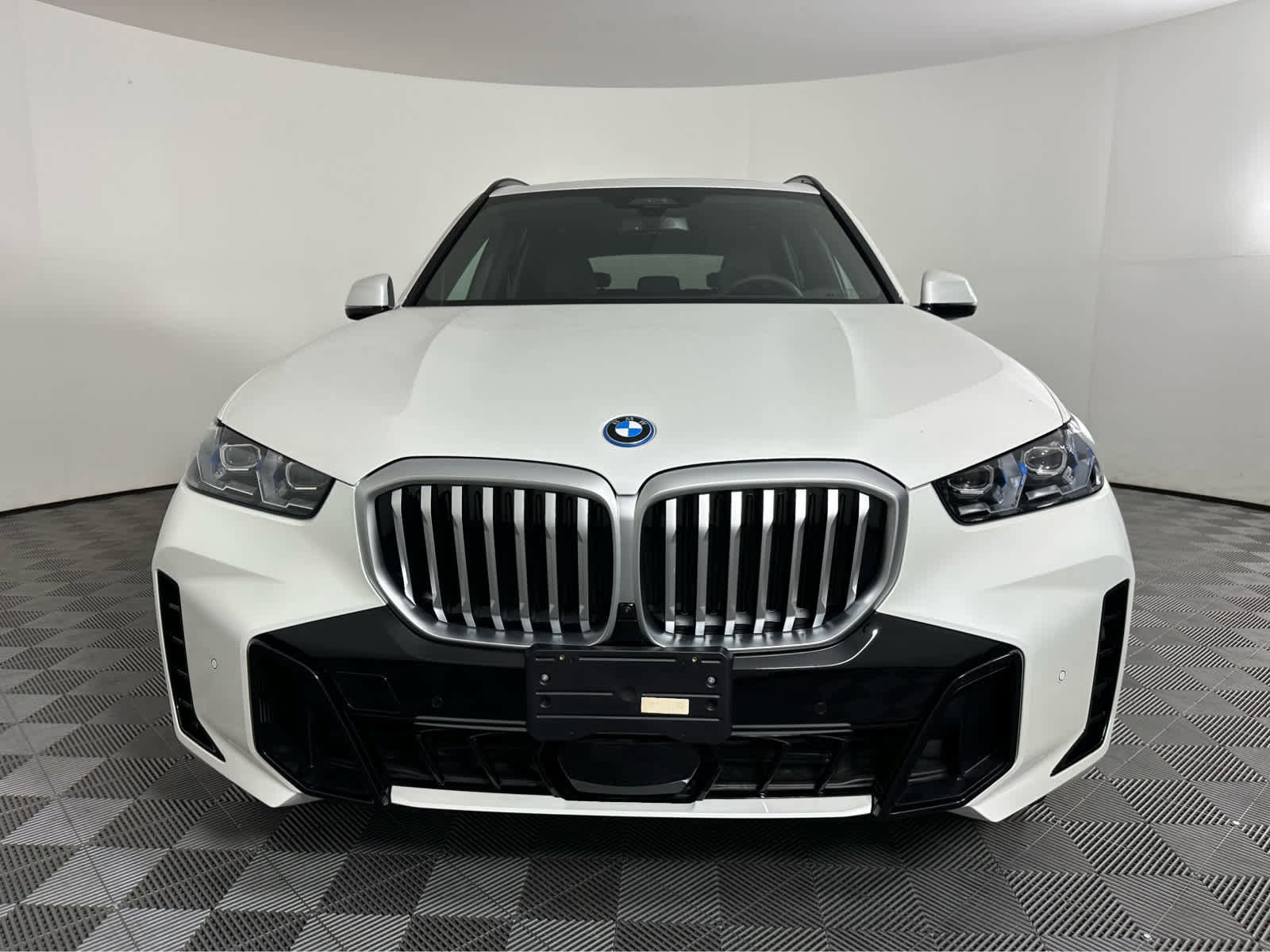 New 2026 BMW X5 xDrive50e w/ M Sport Package image 9