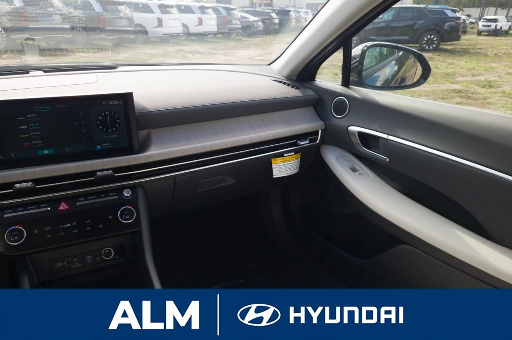 New 2025 Hyundai Sonata SEL FWD image 17