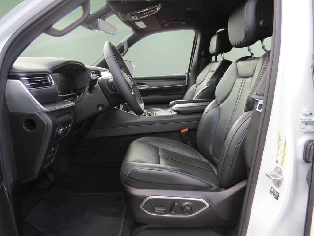 Used 2024 Jeep Wagoneer Series II w/ Flexible Seating Group RWD image 18