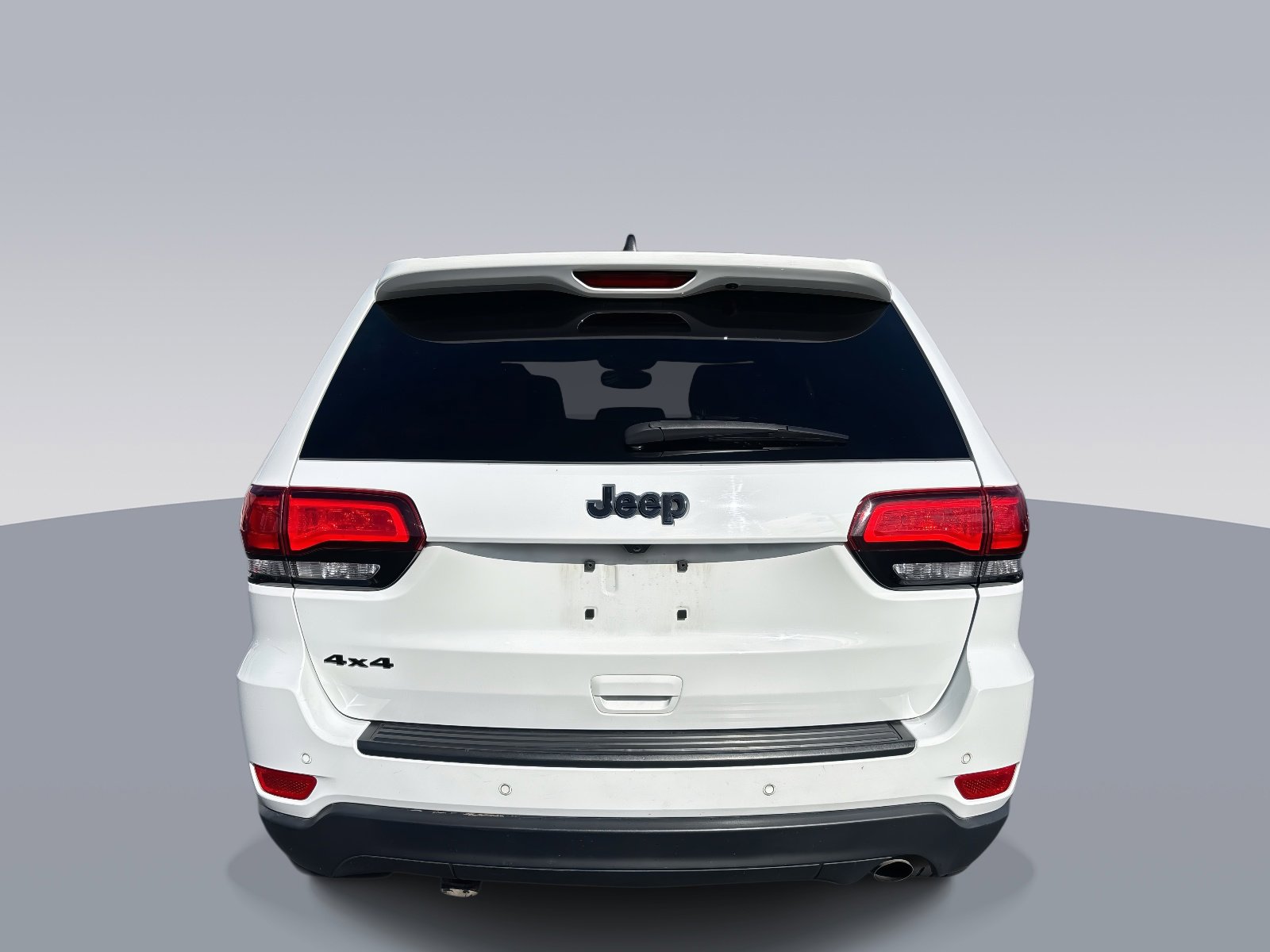 Used 2019 Jeep Grand Cherokee Laredo image 3