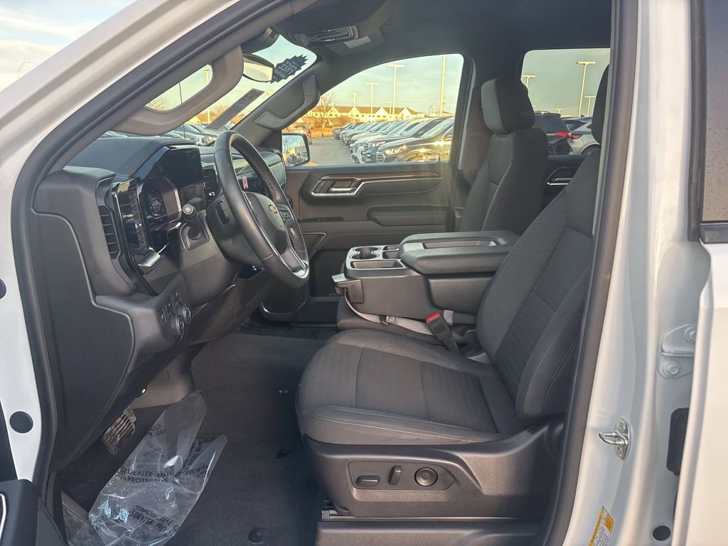 Used 2024 Chevrolet Silverado 1500 LT image 14