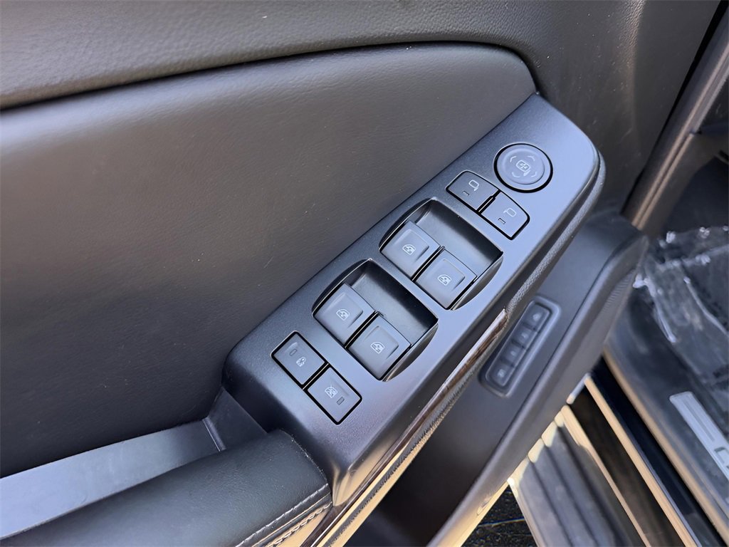 Used 2019 Chevrolet Tahoe LT w/ RST Edition image 18