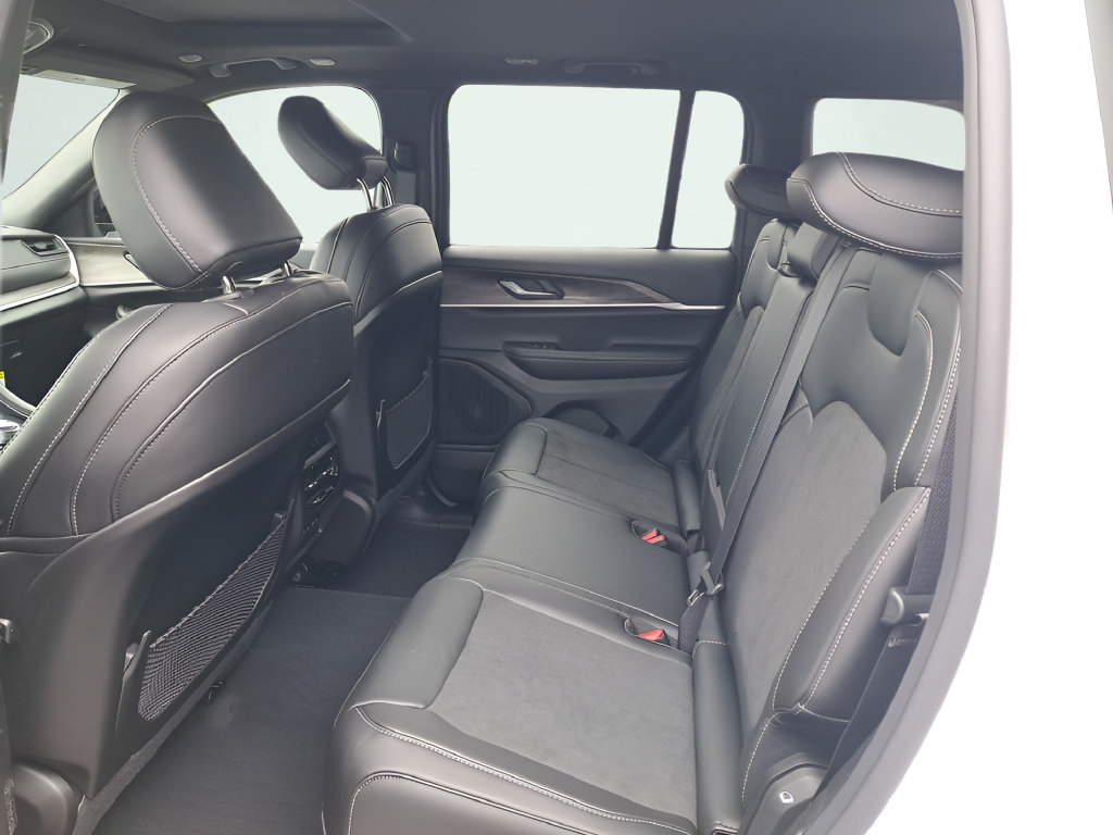 New 2026 Jeep Grand Cherokee 4WD image 13
