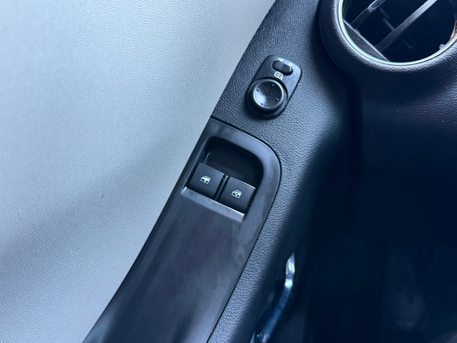 Used 2011 Chevrolet Camaro LS RWD image 19