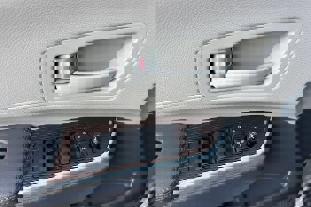 Used 2024 Toyota Sienna LE image 12