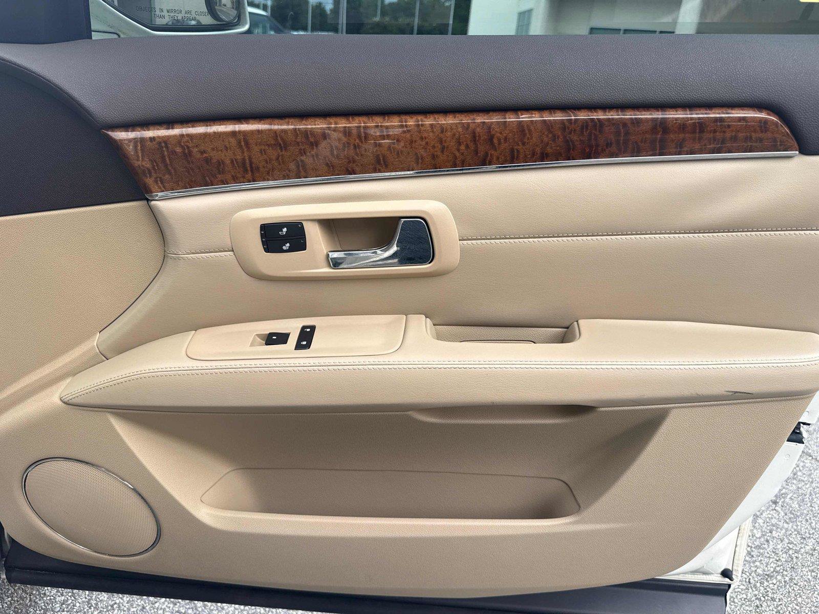 Used 2009 Cadillac SRX AWD w/ Third Row Seating Package image 24