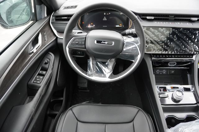 New 2026 Jeep Grand Cherokee Limited w/ Luxury Tech Group II image 14