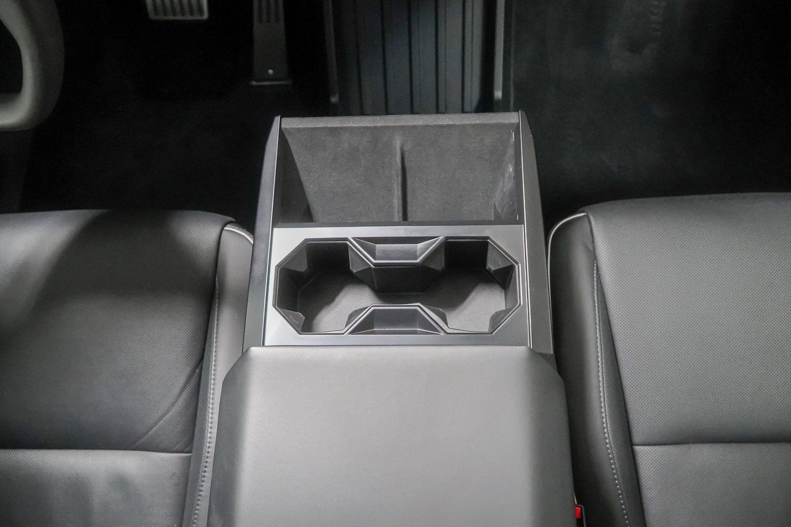 Used 2025 Tesla Cybertruck AWD Crew Cab image 38