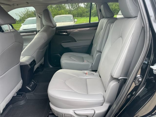 Used 2023 Toyota Highlander Limited AWD/4WD image 30