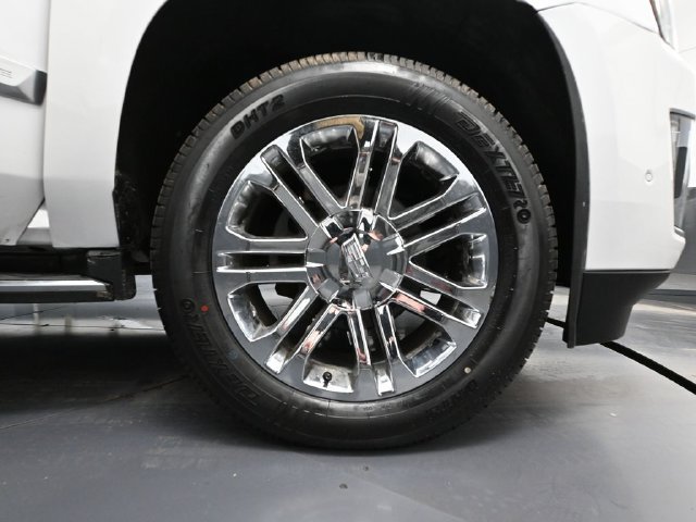 Used 2017 Cadillac Escalade ESV 4WD image 12