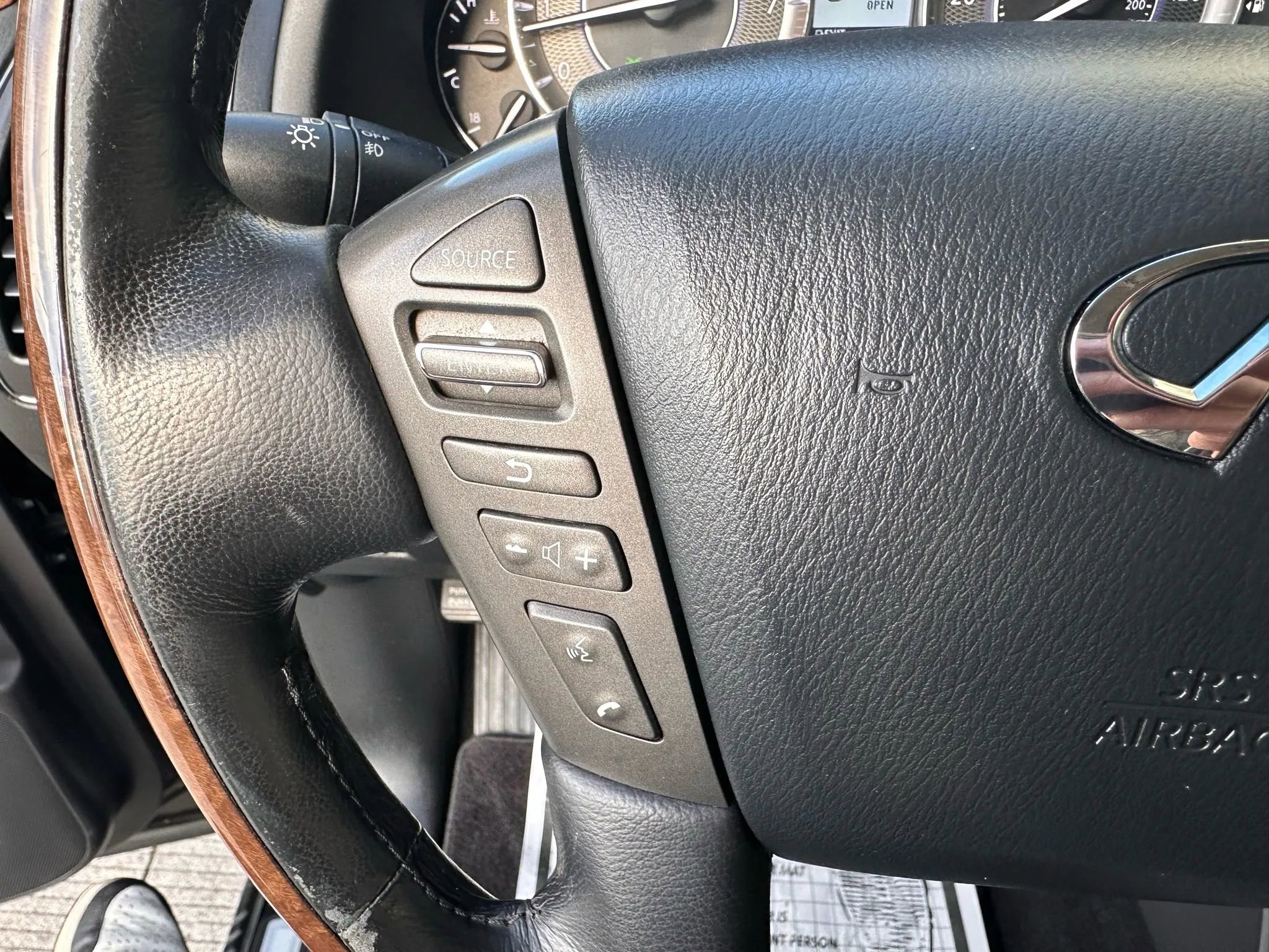 Used 2012 INFINITI QX56 2WD w/ Deluxe Touring Pkg image 19