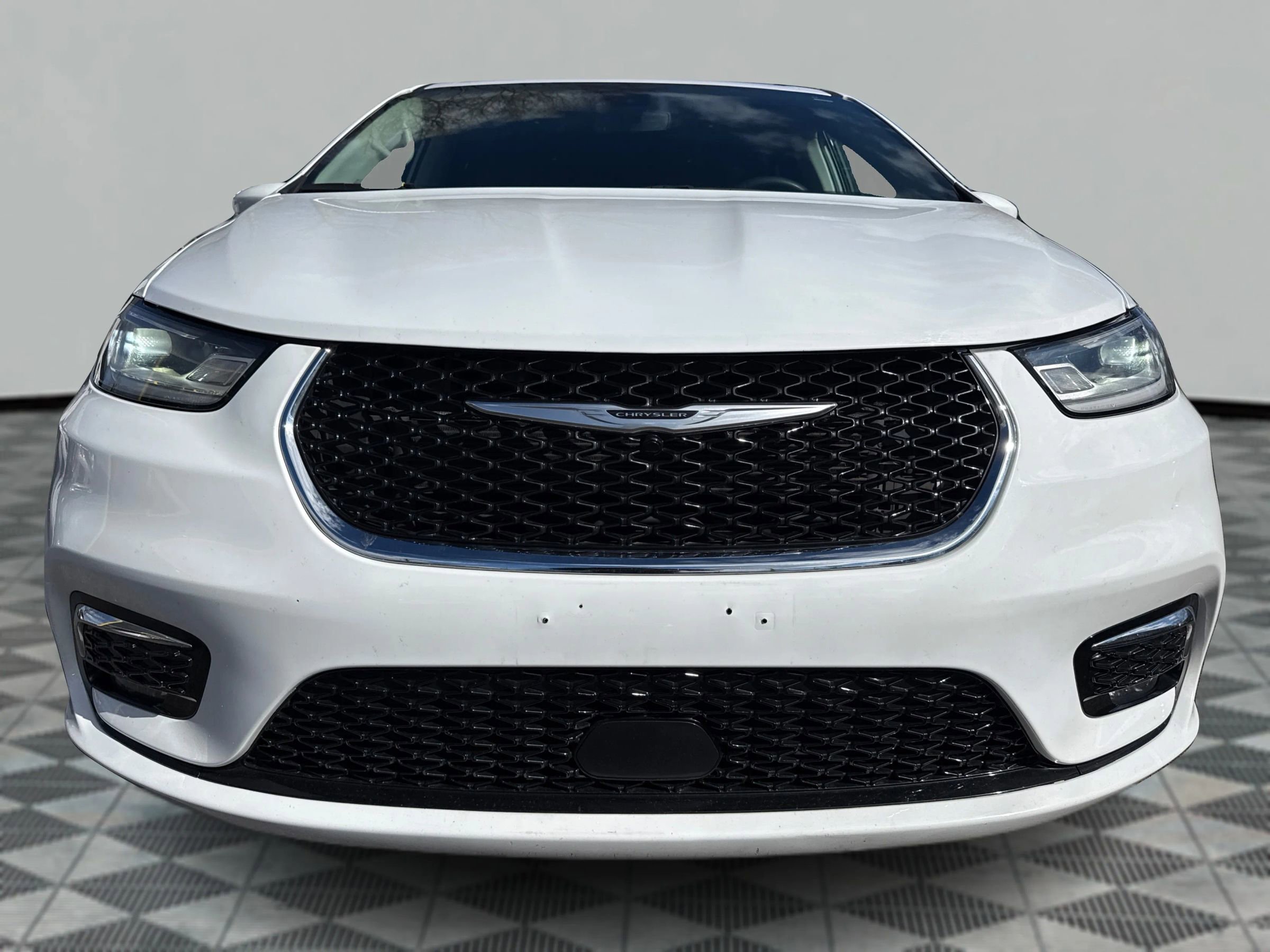 Used 2022 Chrysler Pacifica Touring-L image 20