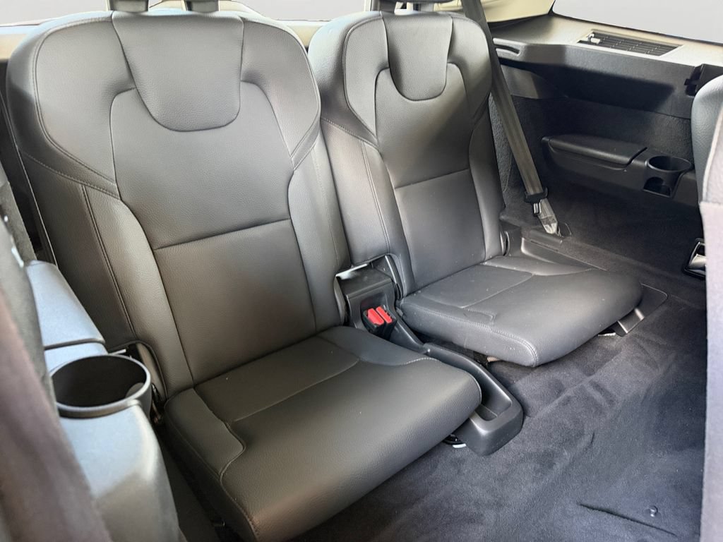 Used 2022 Volvo XC90 T6 Momentum w/ Climate Package AWD/4WD image 10
