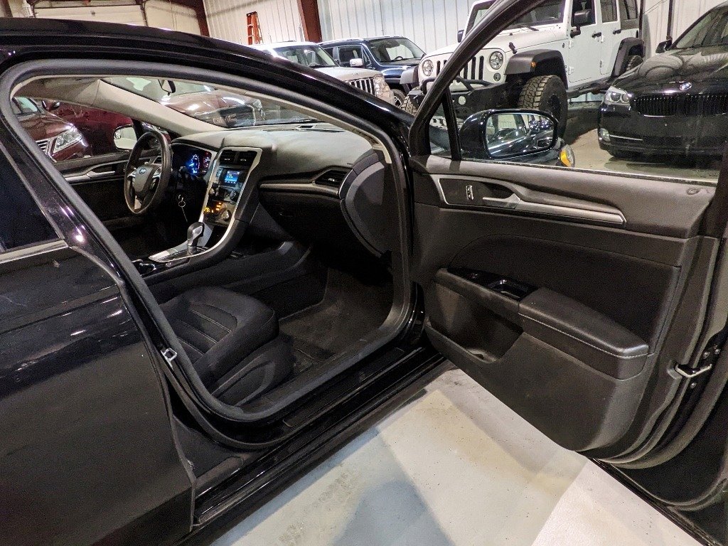 Used 2014 Ford Fusion SE image 27