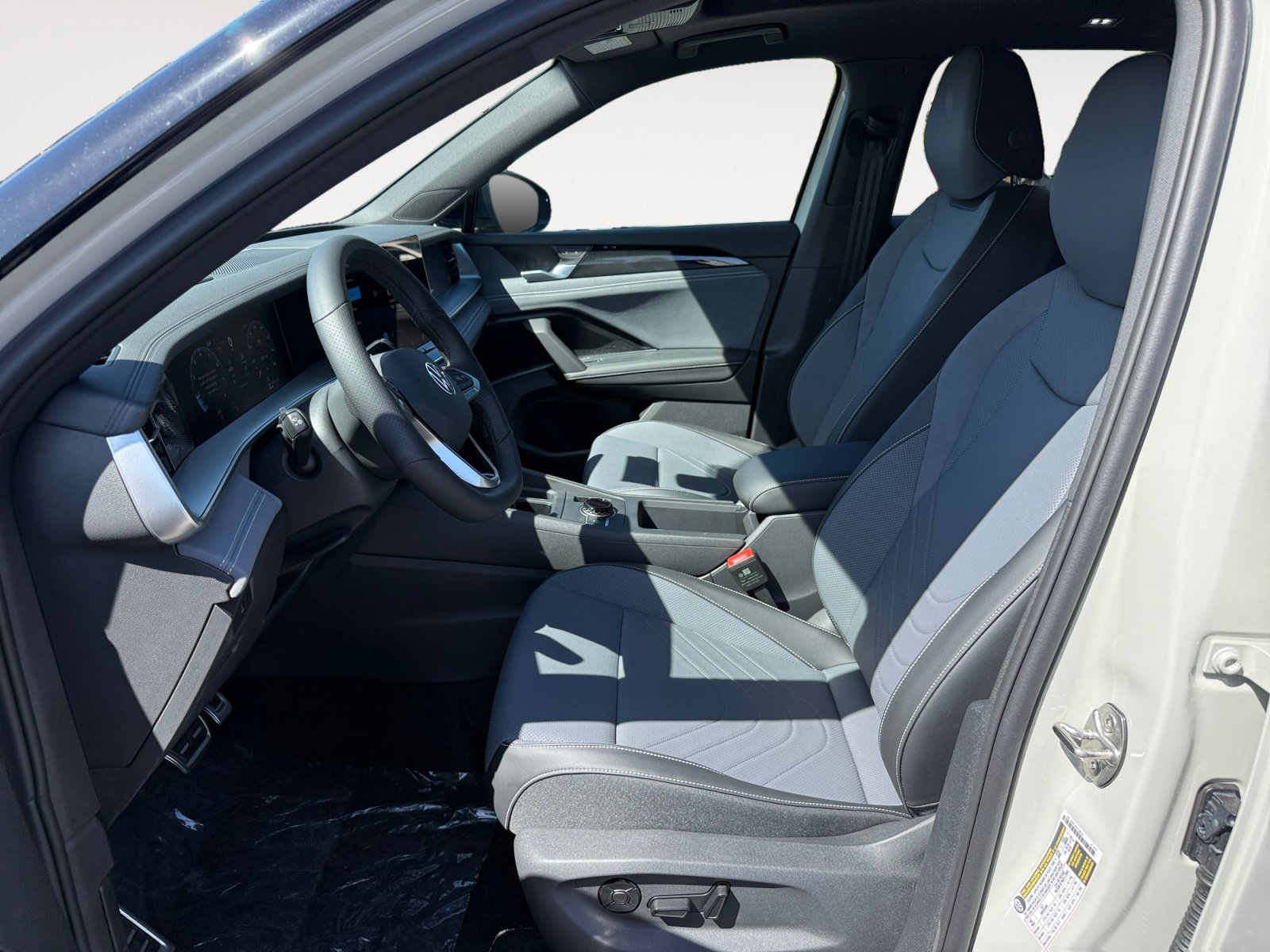 New 2026 Volkswagen Tiguan SE R-Line AWD/4WD image 10