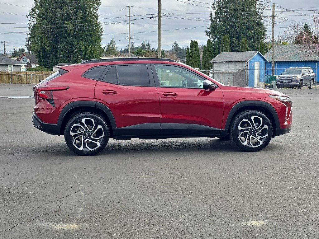 Certified 2025 Chevrolet Trax RS w/ Sunroof Package image 7