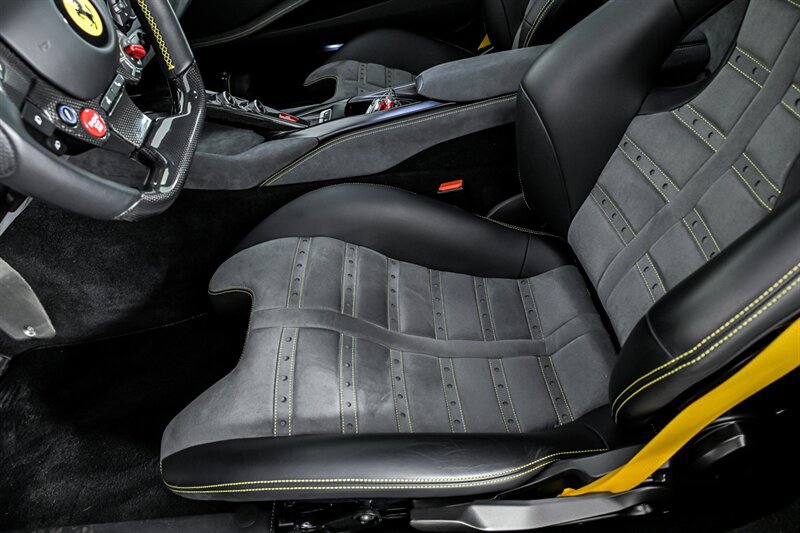 Used 2020 Ferrari 812 Superfast RWD image 20