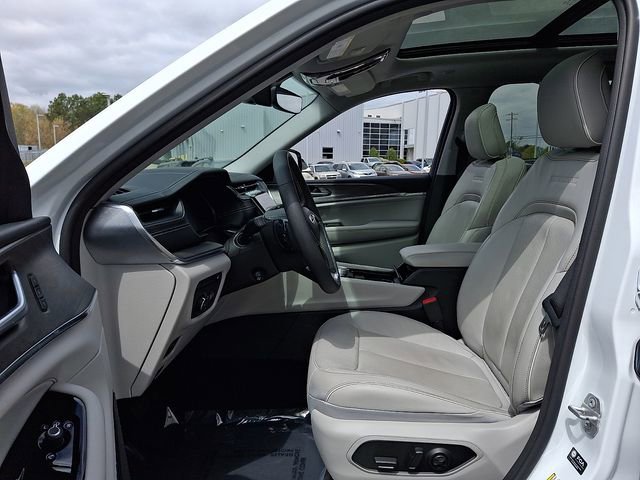 Used 2022 Jeep Grand Cherokee Overland AWD/4WD image 13