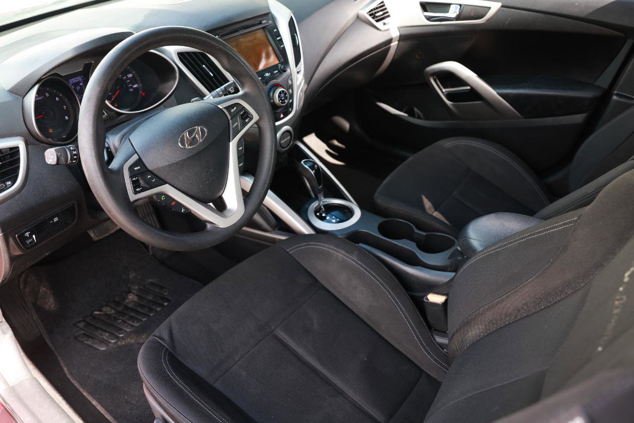 Used 2016 Hyundai Veloster FWD image 4