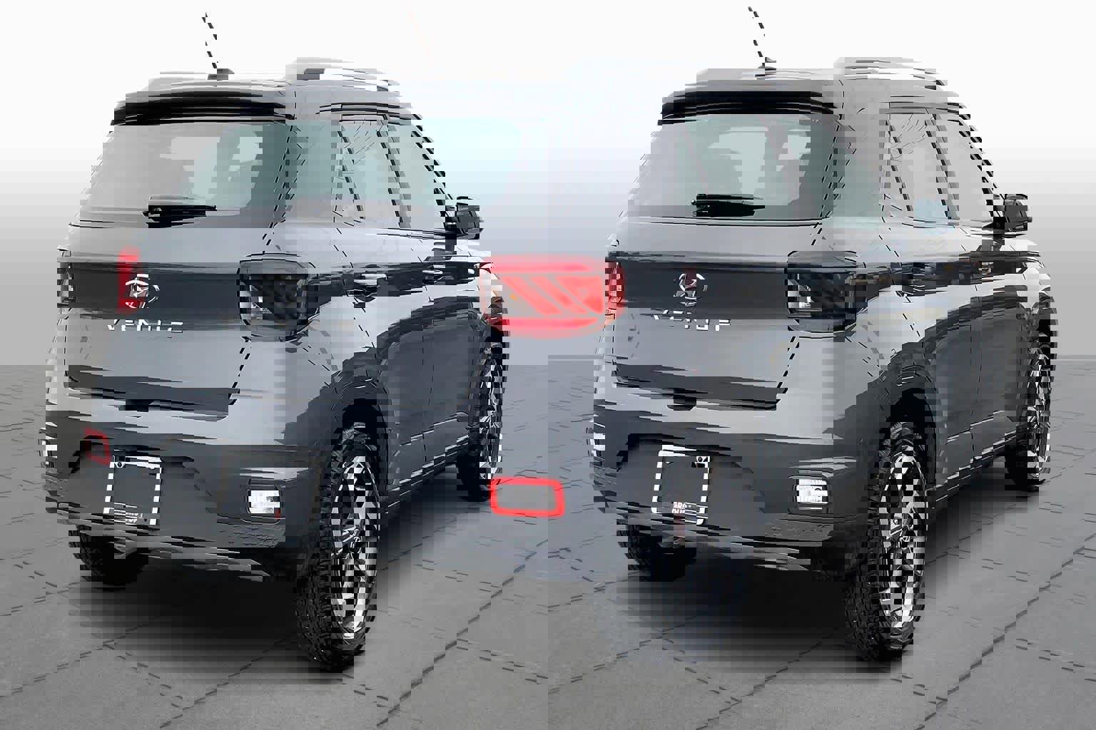 Used 2025 Hyundai Venue SEL image 12