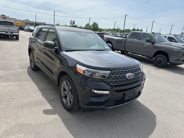 Used 2022 Ford Explorer XLT w/ Equipment Group 202A AWD/4WD image 22