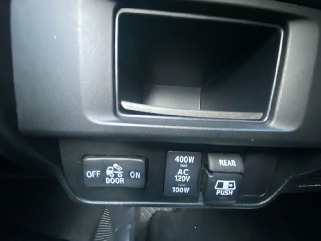 Used 2017 Toyota Tacoma TRD Sport w/ Tow Package (A/T) image 18