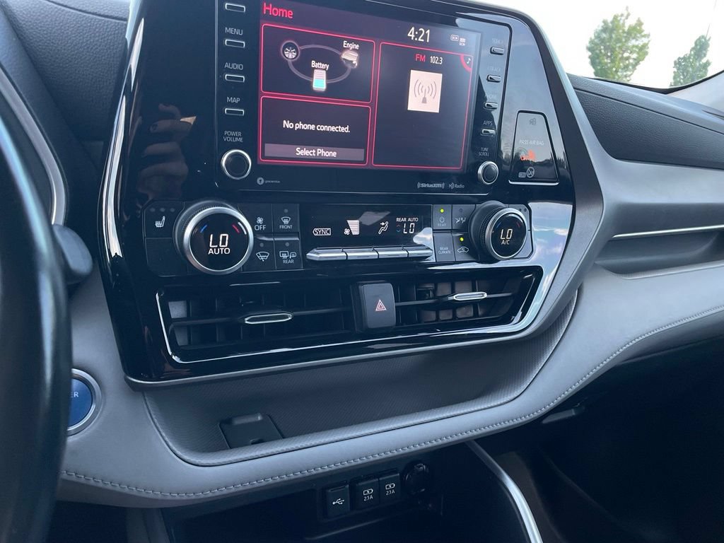 Used 2021 Toyota Highlander XLE FWD image 19