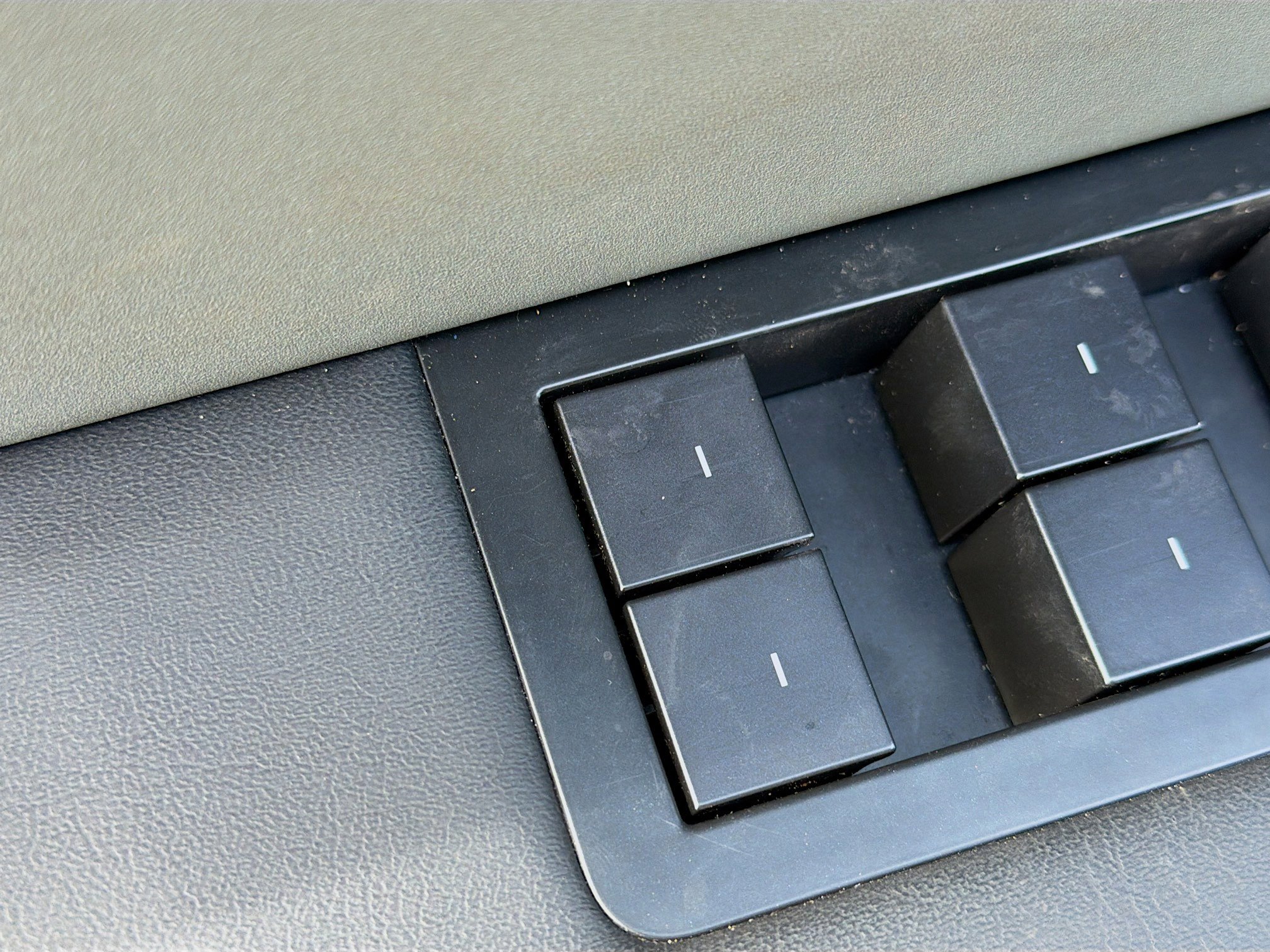 Used 2024 Tesla Cybertruck AWD Crew Cab image 22